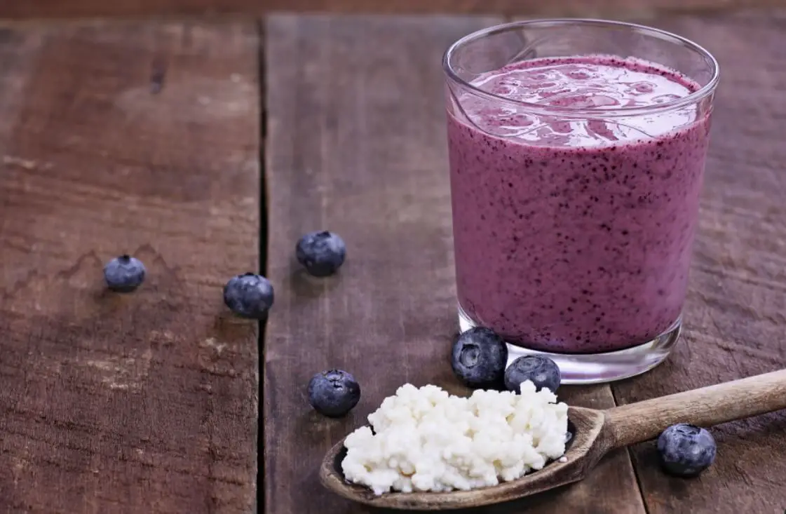 blueberry juice in glass